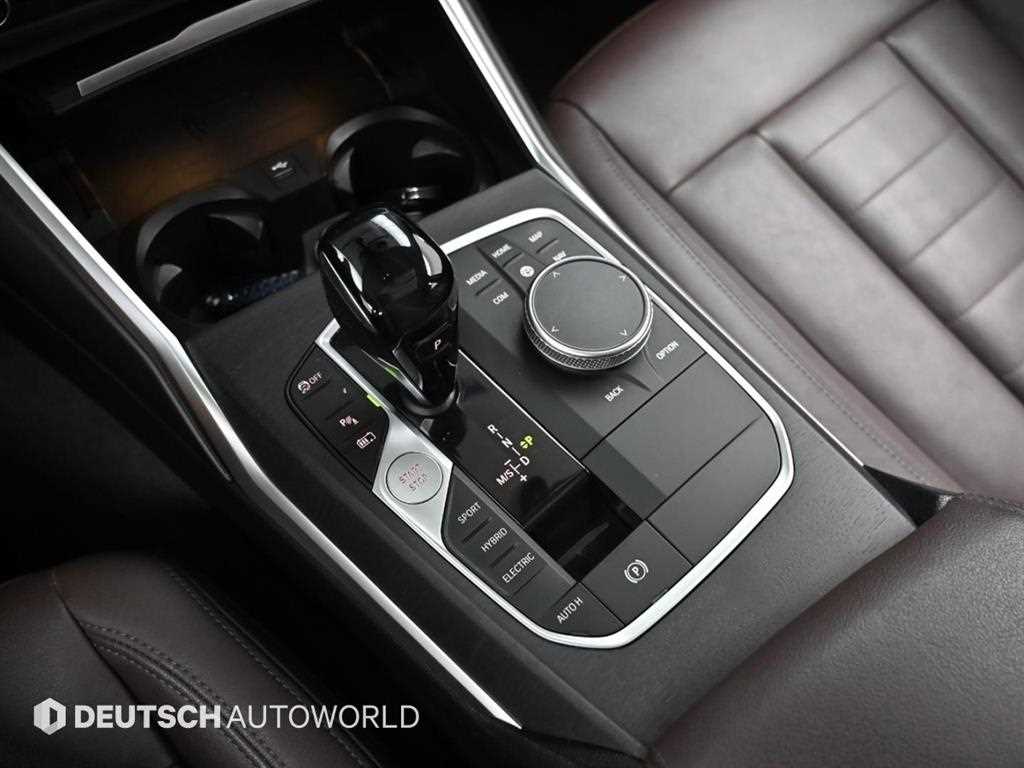BMW 3-Series — photo 09