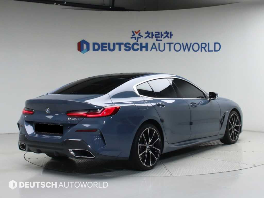 BMW 8-Series — photo 02