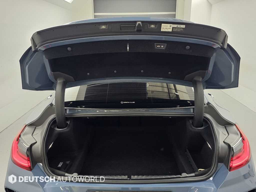 BMW 8-Series — photo 19