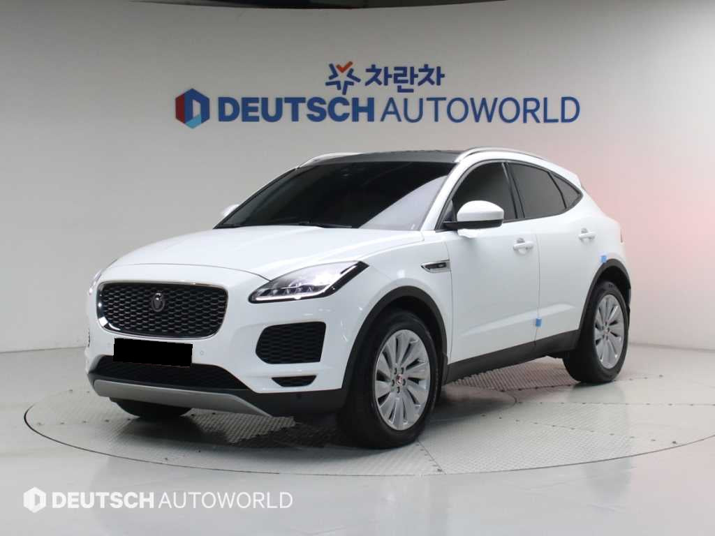 Jaguar E-PACE — photo 01