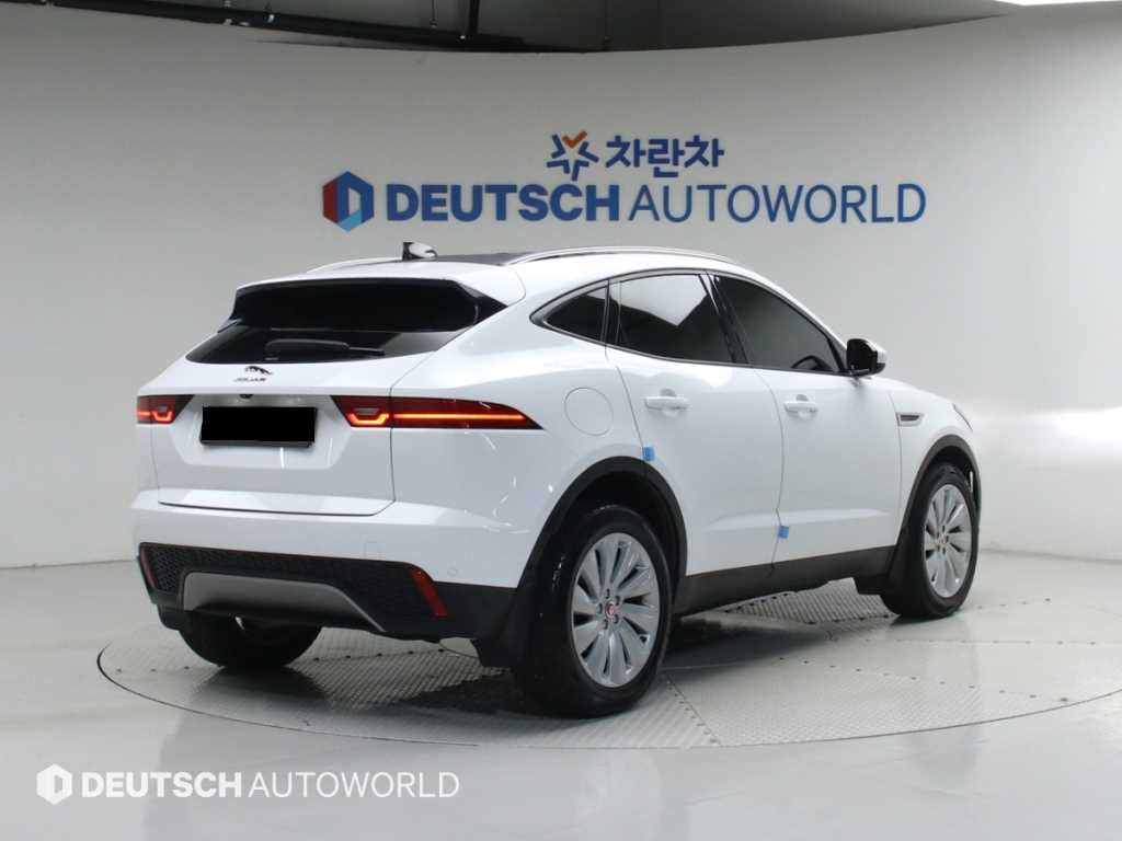 Jaguar E-PACE — photo 02