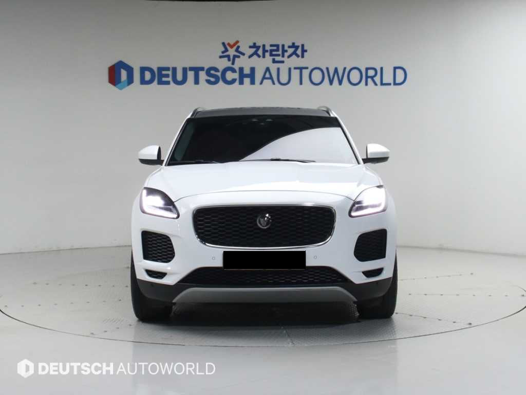 Jaguar E-PACE — photo 03