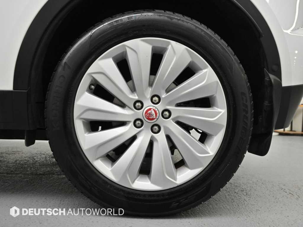 Jaguar E-PACE — photo 05