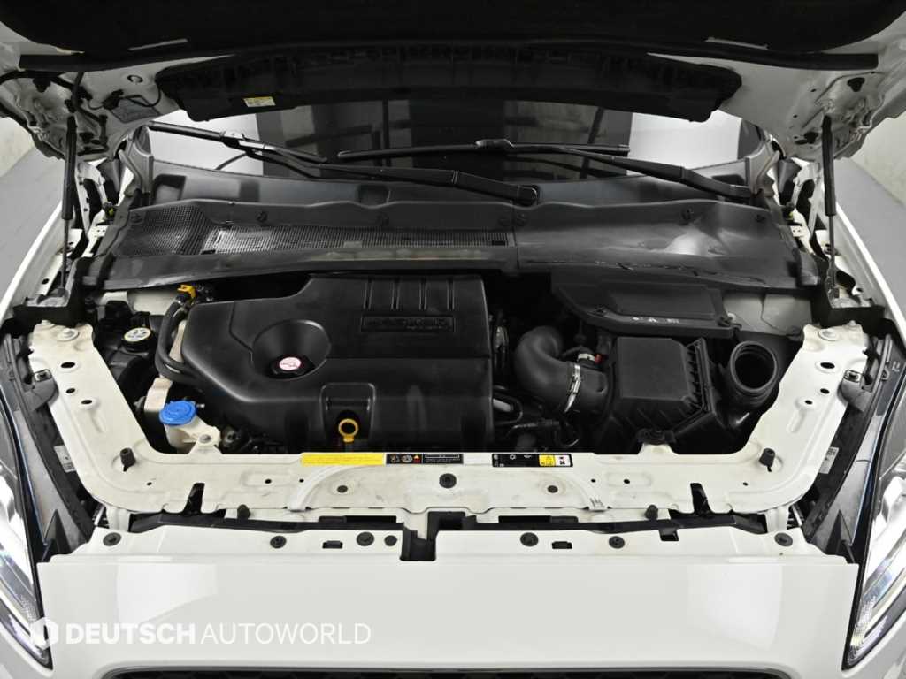 Jaguar E-PACE — photo 06