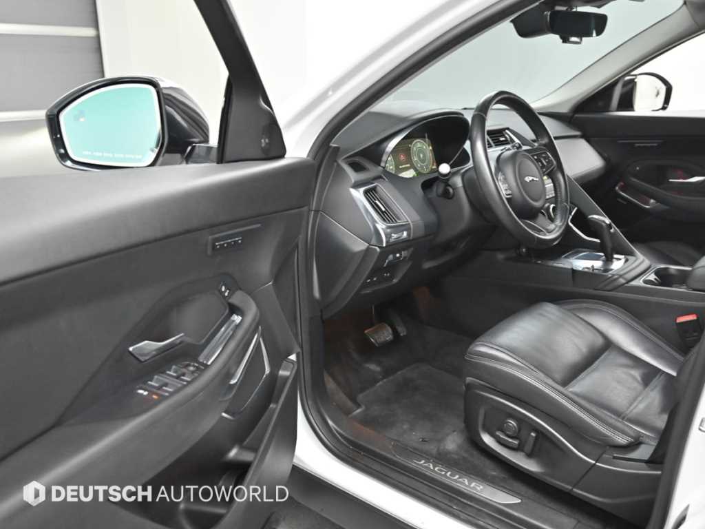Jaguar E-PACE — photo 11