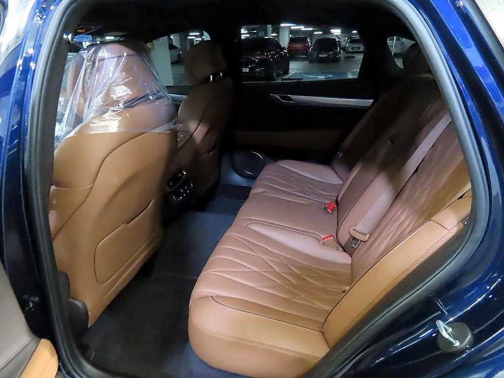 Genesis G80 — photo 07