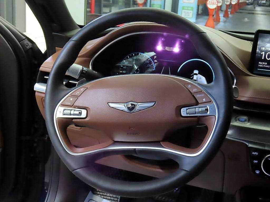 Genesis G80 — photo 08