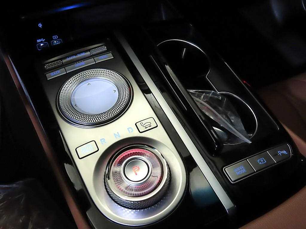 Genesis G80 — photo 12