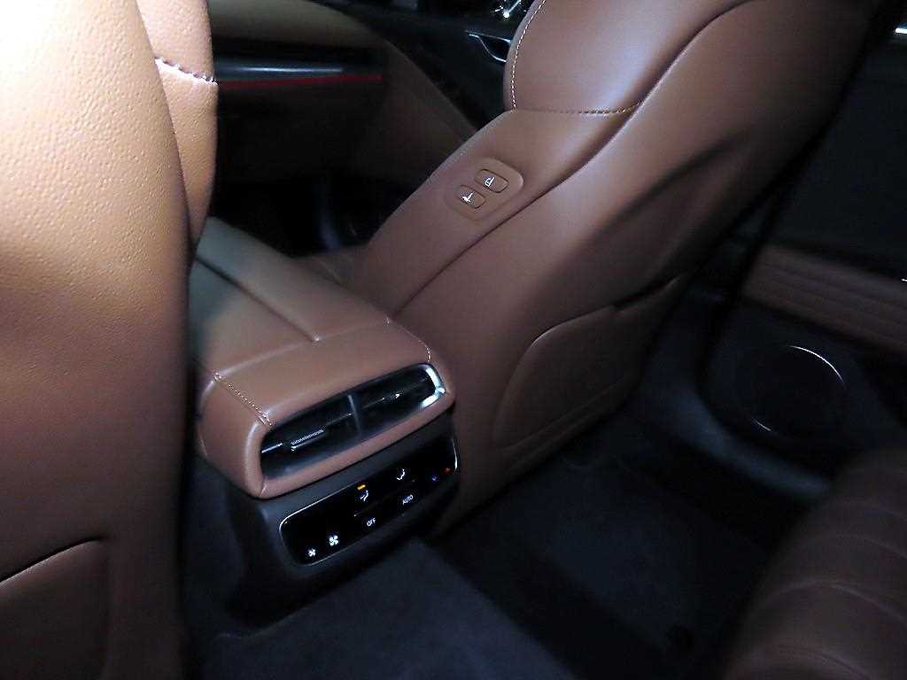 Genesis G80 — photo 13