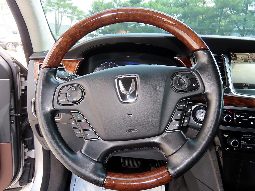 Hyundai Equus — photo 08