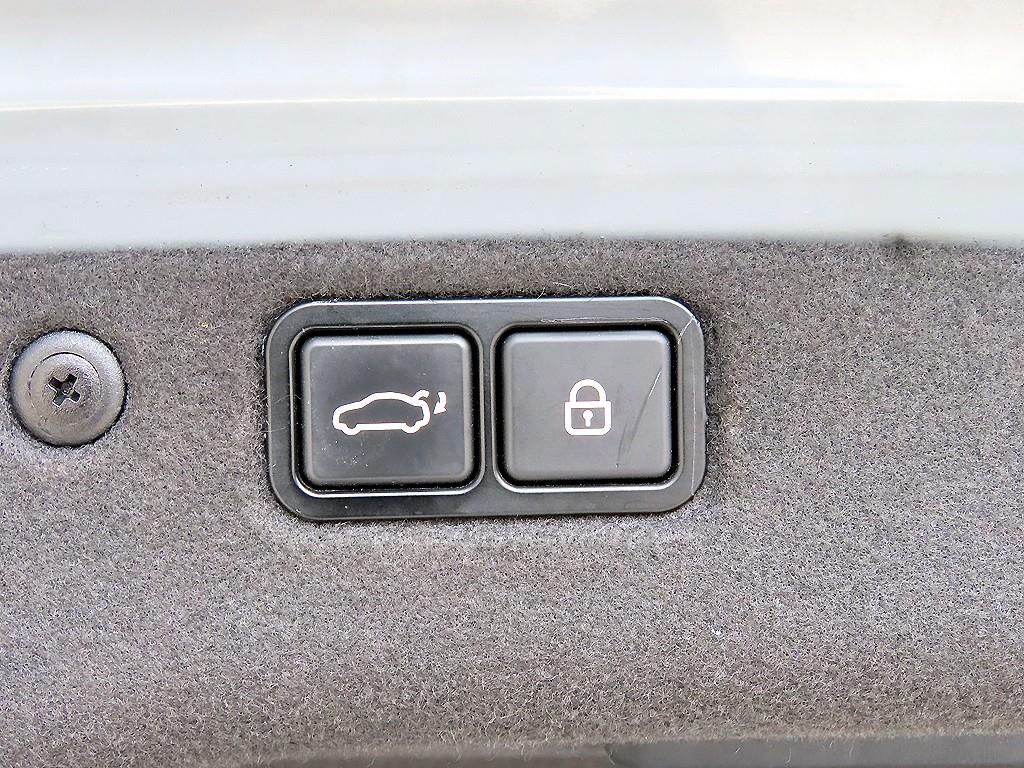 Hyundai Equus — photo 16