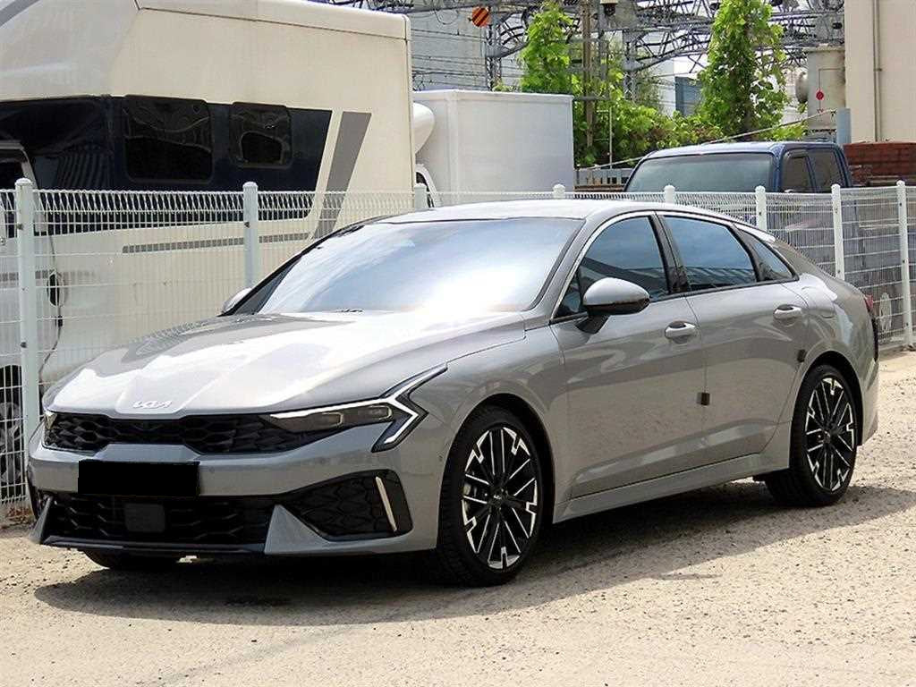 Kia K5 — photo 01