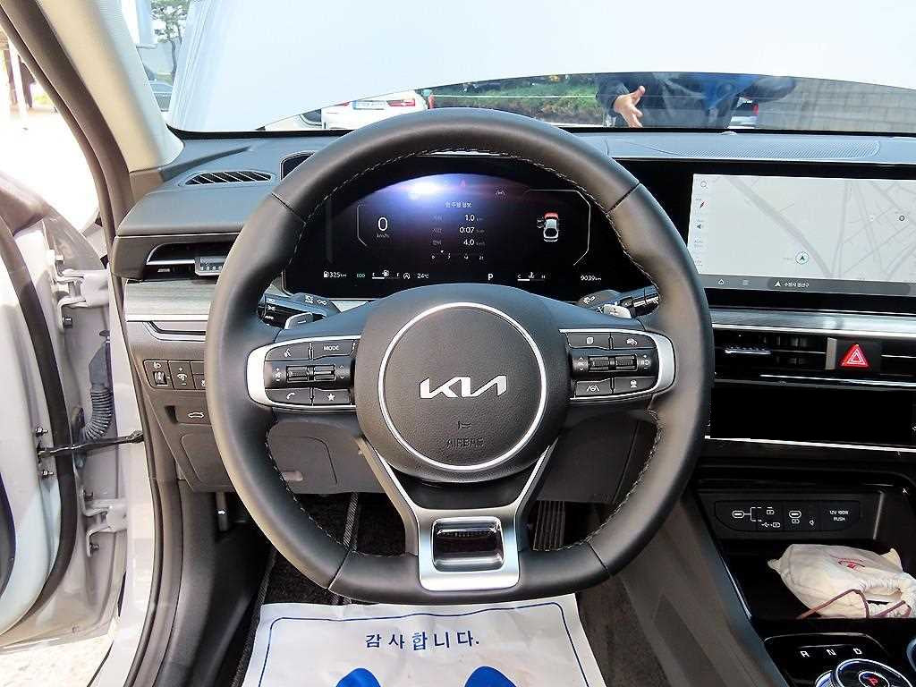 Kia K5 — photo 08