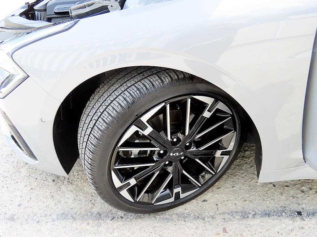 Kia K5 — photo 20