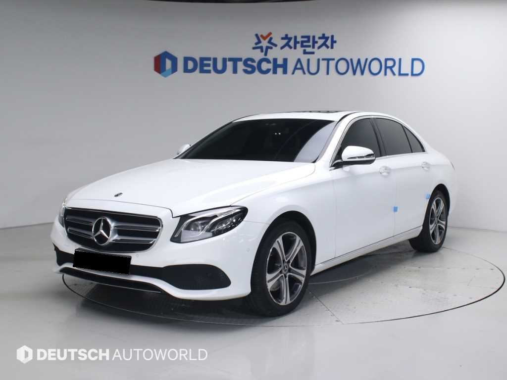 Mercedes-Benz E-Class — photo 01