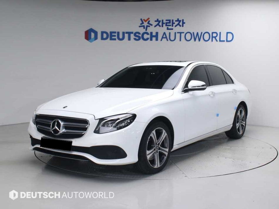 Mercedes-Benz E-Class — photo 01