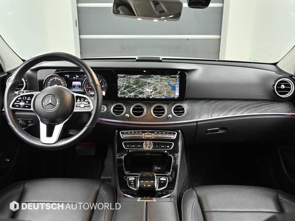 Mercedes-Benz E-Class — photo 07