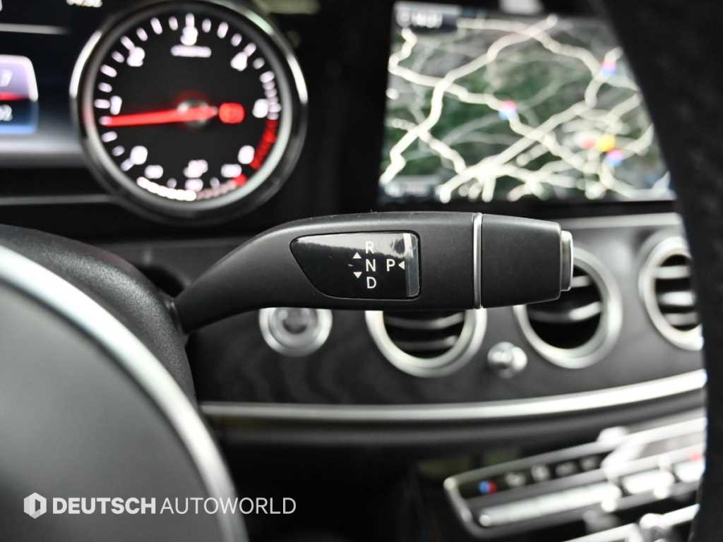 Mercedes-Benz E-Class — photo 09