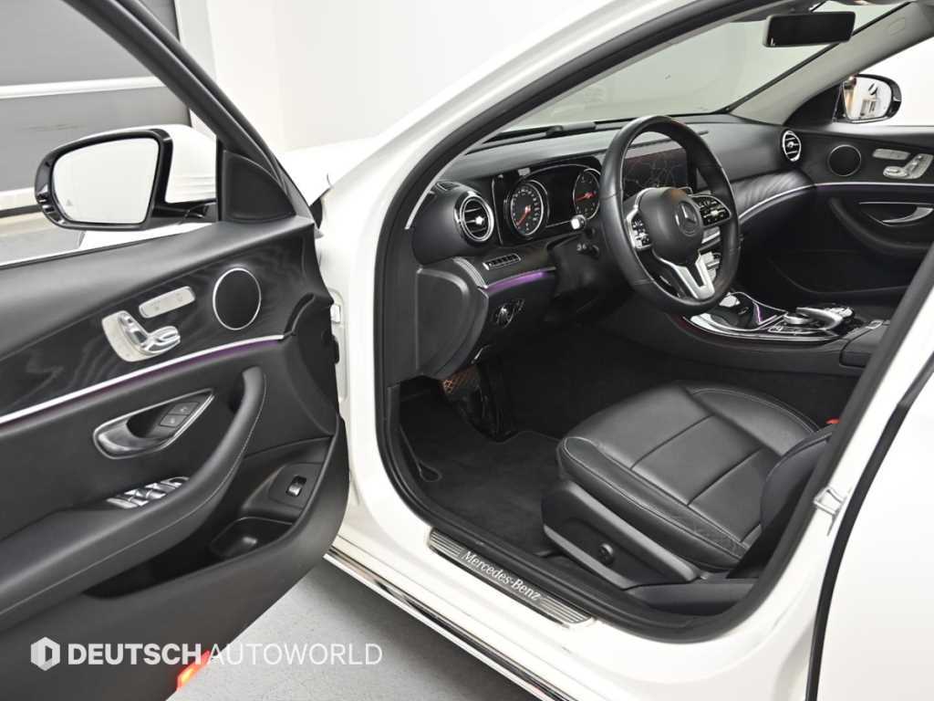 Mercedes-Benz E-Class — photo 11