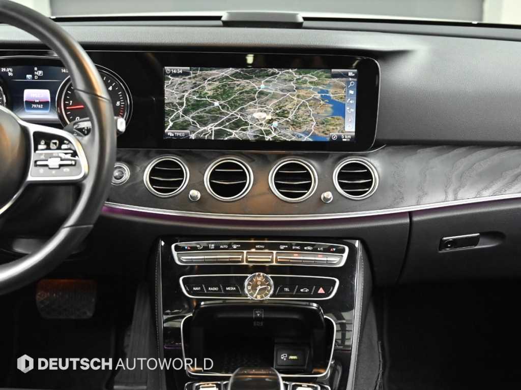 Mercedes-Benz E-Class — photo 14