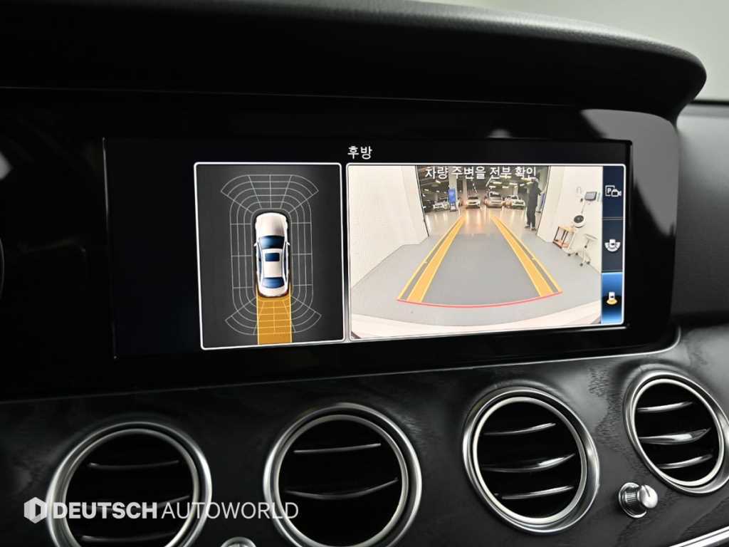 Mercedes-Benz E-Class — photo 15