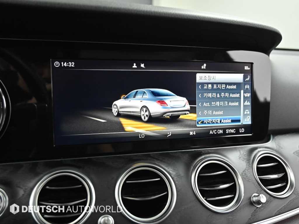 Mercedes-Benz E-Class — photo 17