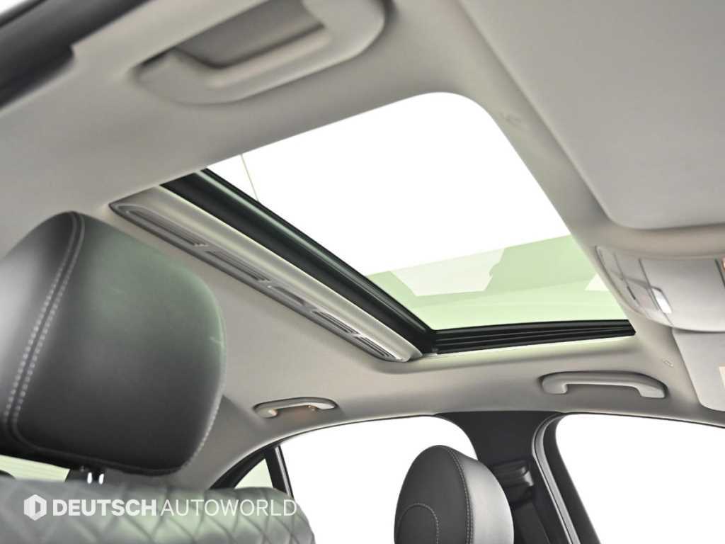 Mercedes-Benz E-Class — photo 18