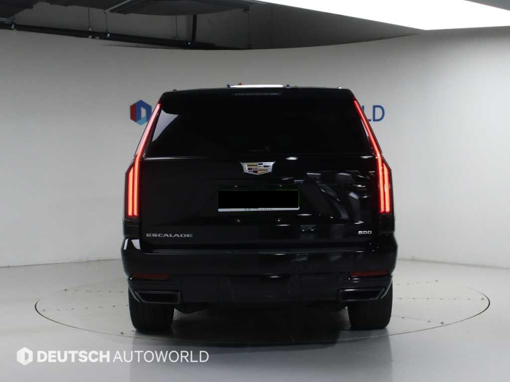 Cadillac Escalade — photo 04