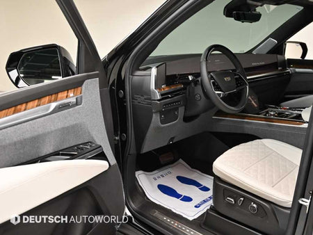 Cadillac Escalade — photo 11