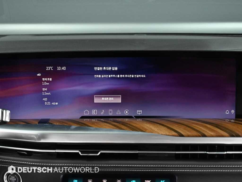 Cadillac Escalade — photo 14