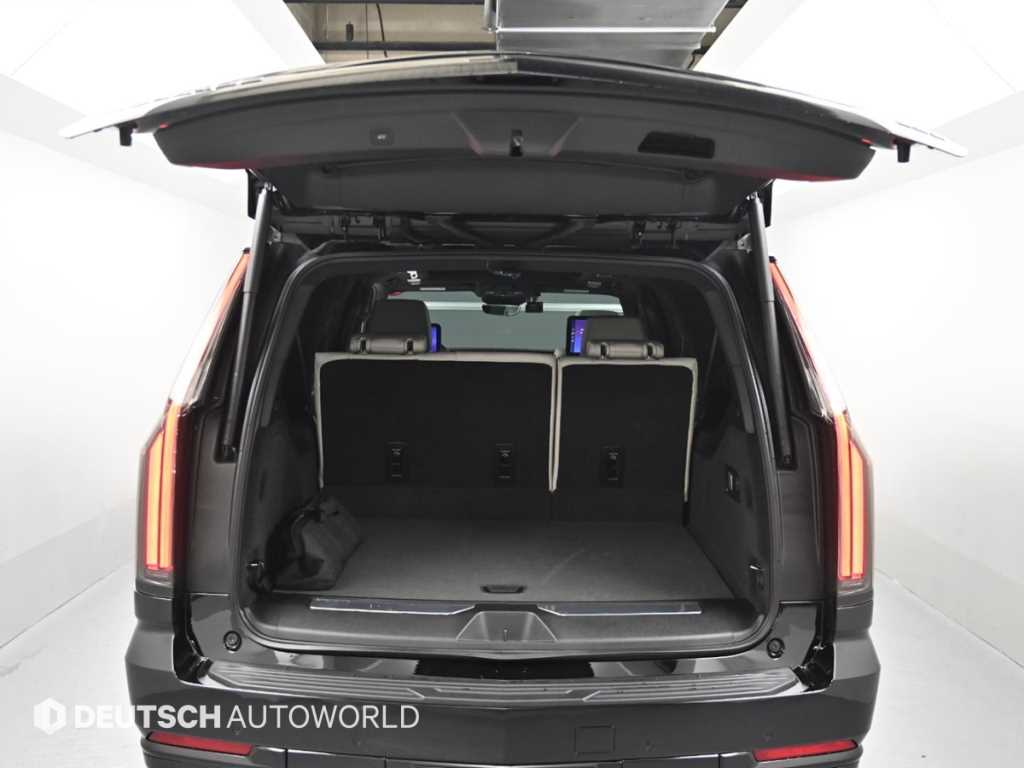 Cadillac Escalade — photo 19