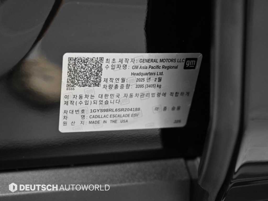 Cadillac Escalade — photo 20