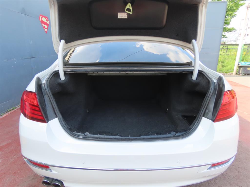 BMW 5-Series — photo 05