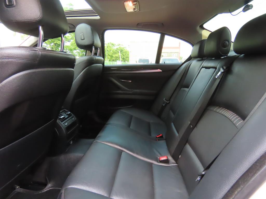 BMW 5-Series — photo 06