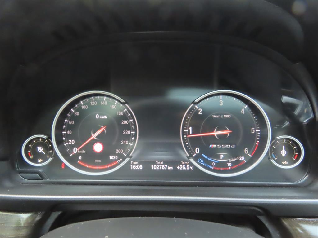 BMW 5-Series — photo 09