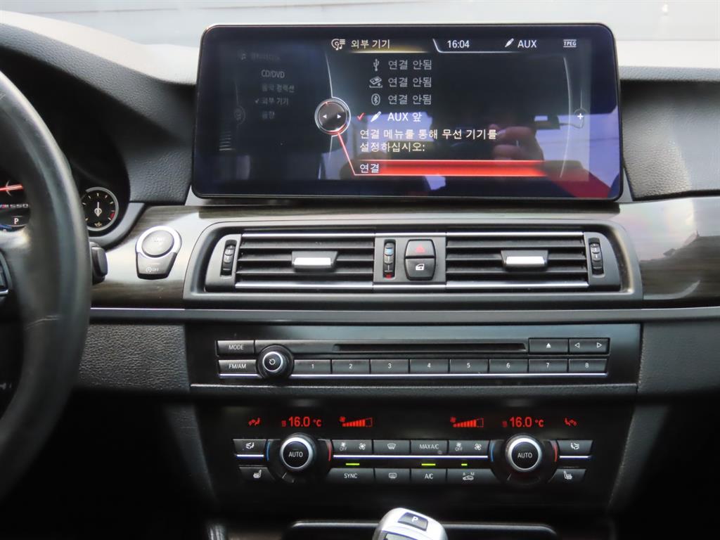 BMW 5-Series — photo 10