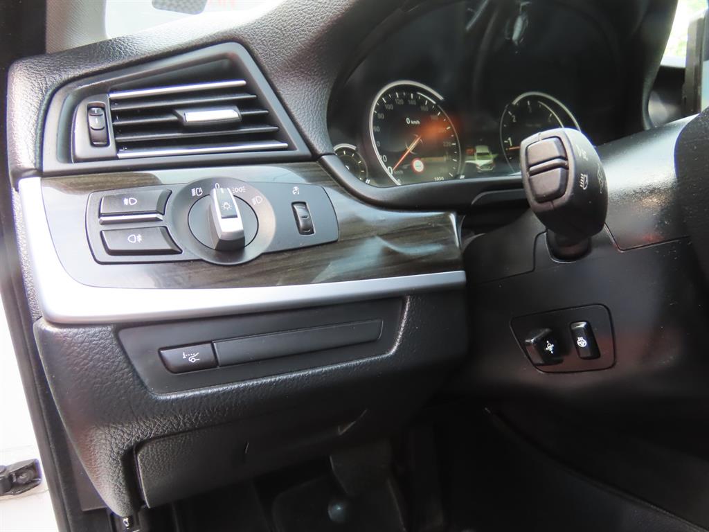 BMW 5-Series — photo 14