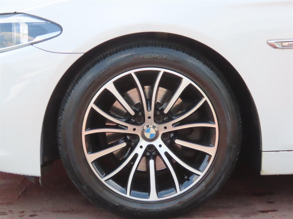 BMW 5-Series — photo 20
