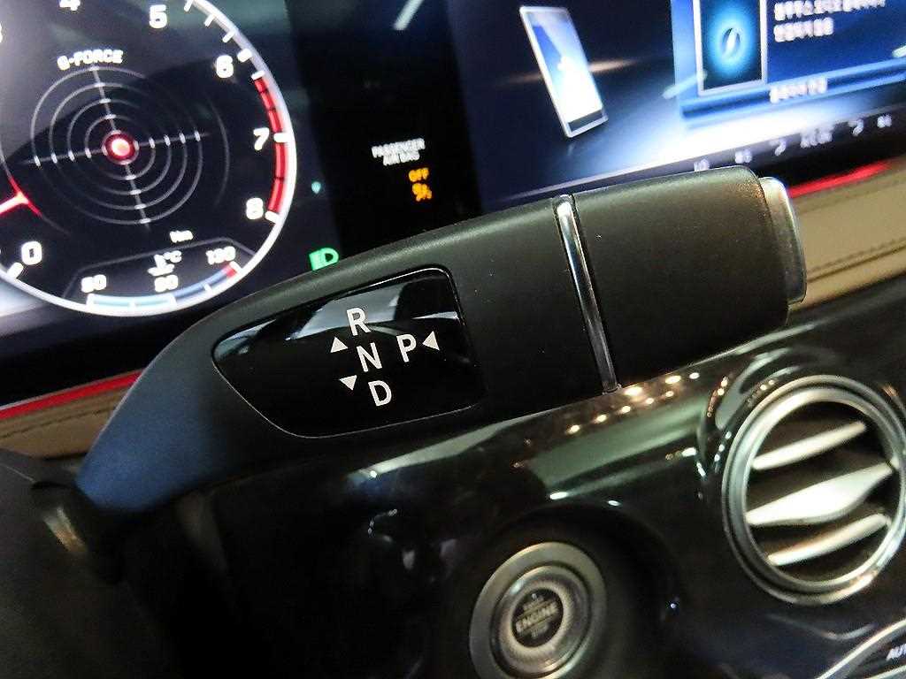 Mercedes-Benz S-Class — photo 12