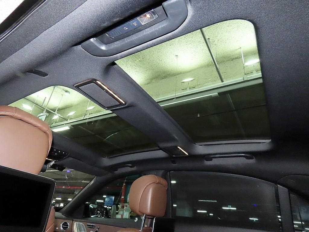 Mercedes-Benz S-Class — photo 15
