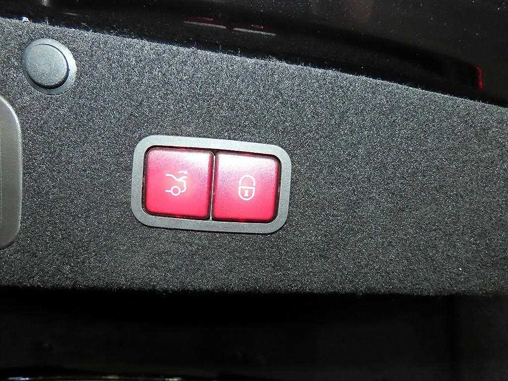 Mercedes-Benz S-Class — photo 16