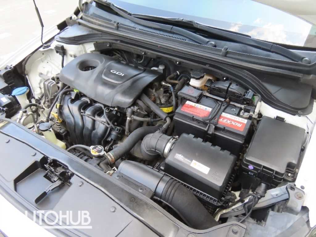 Hyundai Avante — photo 05