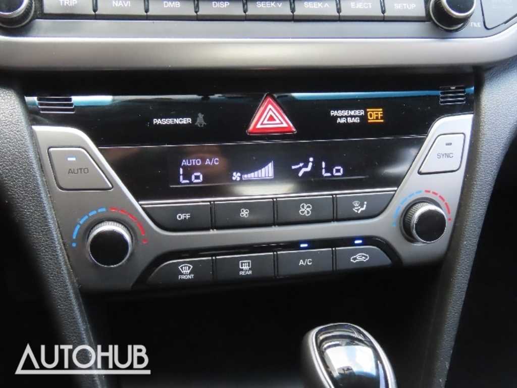 Hyundai Avante — photo 08