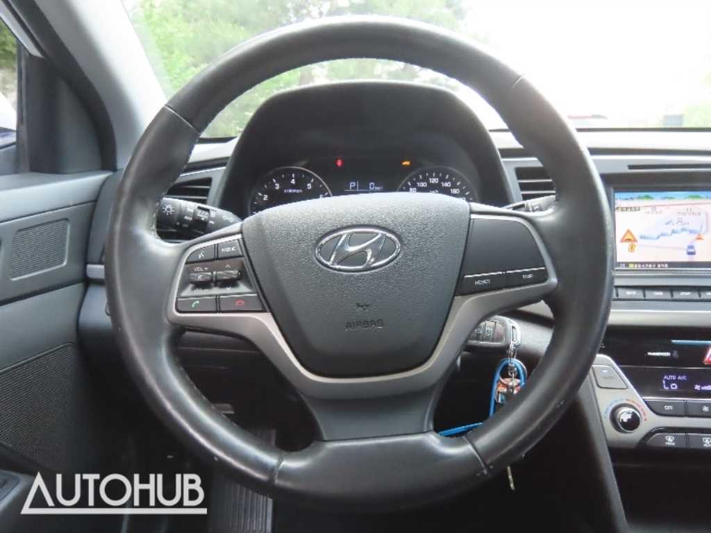 Hyundai Avante — photo 17