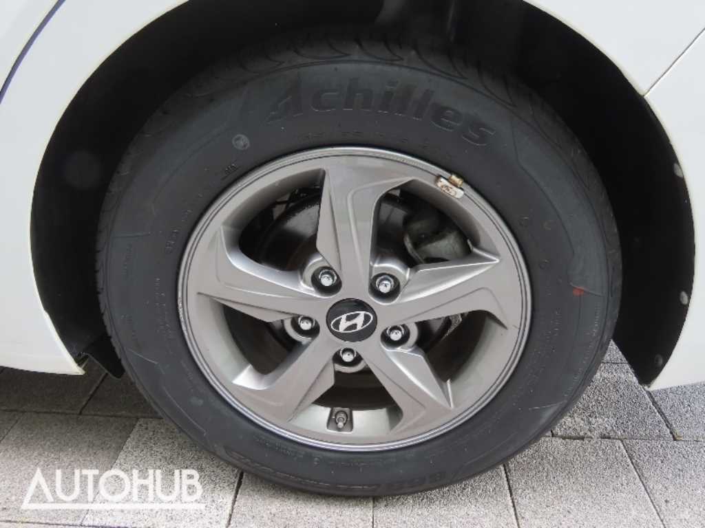 Hyundai Avante — photo 18