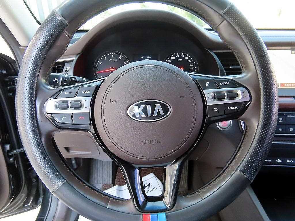 Kia K7 — photo 08