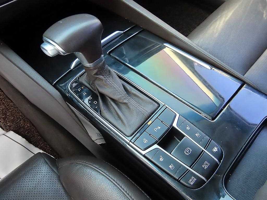 Kia K7 — photo 10