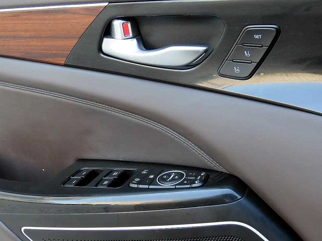 Kia K7 — photo 11
