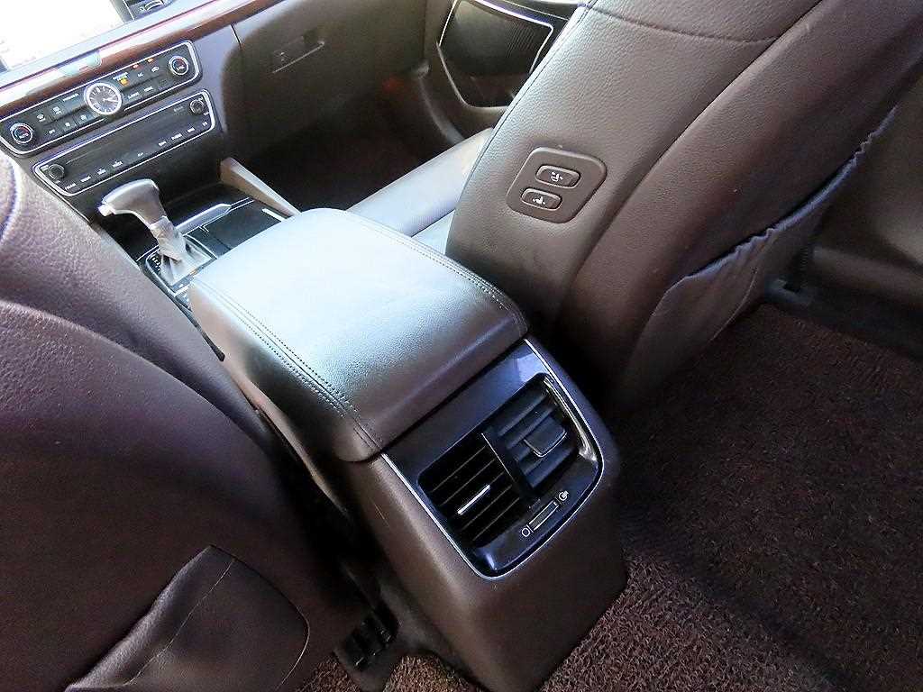 Kia K7 — photo 17