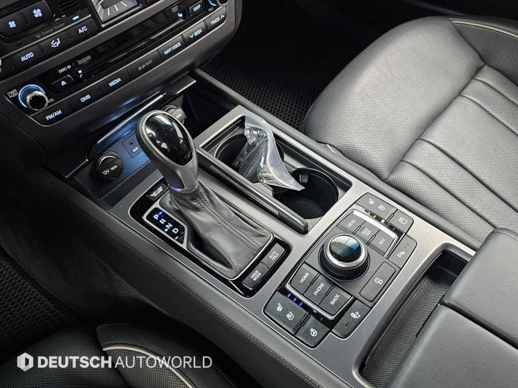 Hyundai Genesis — photo 09